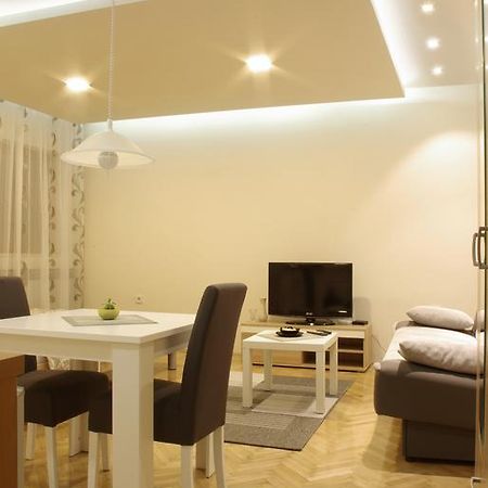 Square Studio Apartment Ni Exterior foto