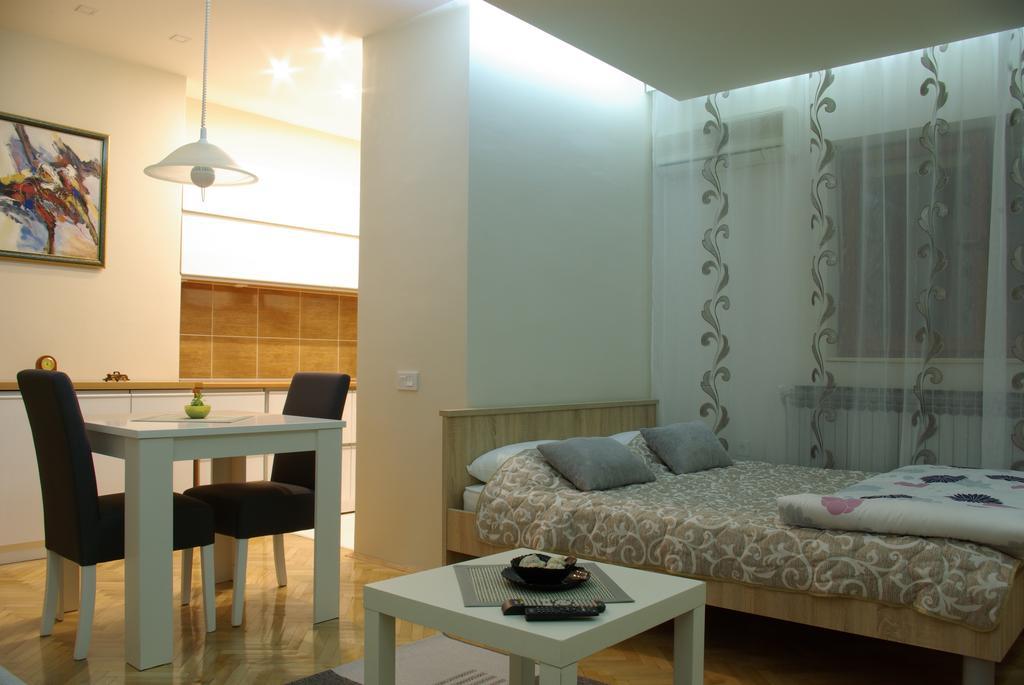 Square Studio Apartment Ni Exterior foto