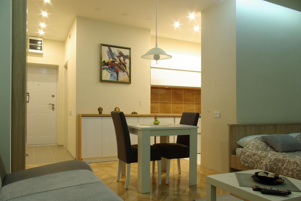 Square Studio Apartment Ni Exterior foto