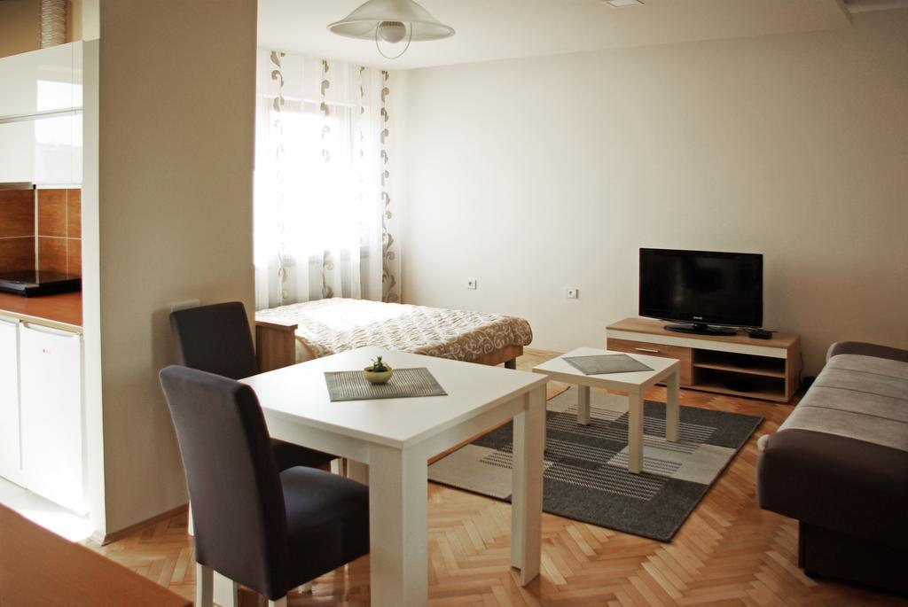 Square Studio Apartment Ni Exterior foto