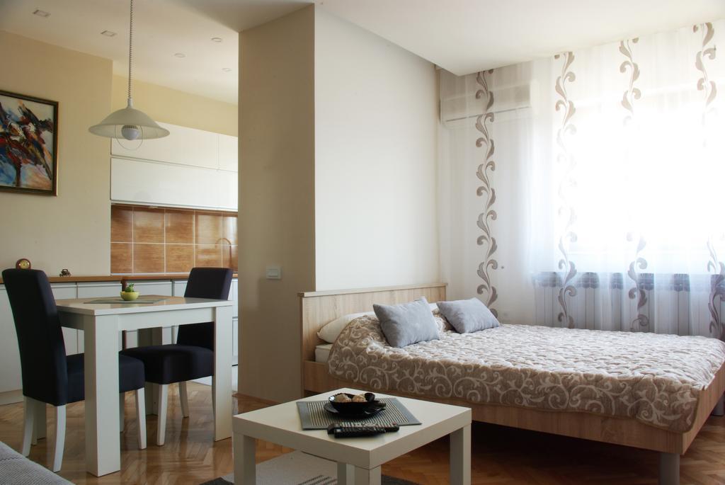 Square Studio Apartment Ni Exterior foto