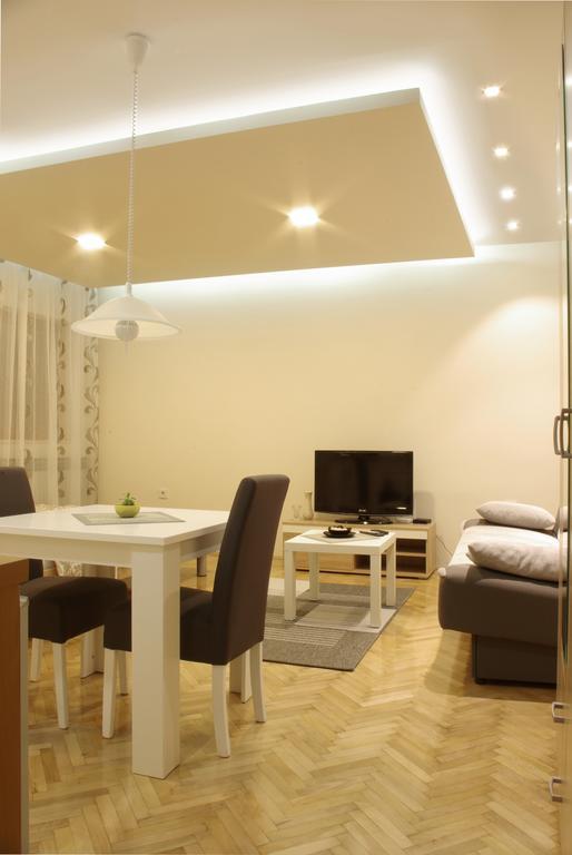 Square Studio Apartment Ni Exterior foto